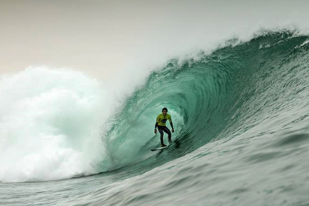 SURFING IN ARICA